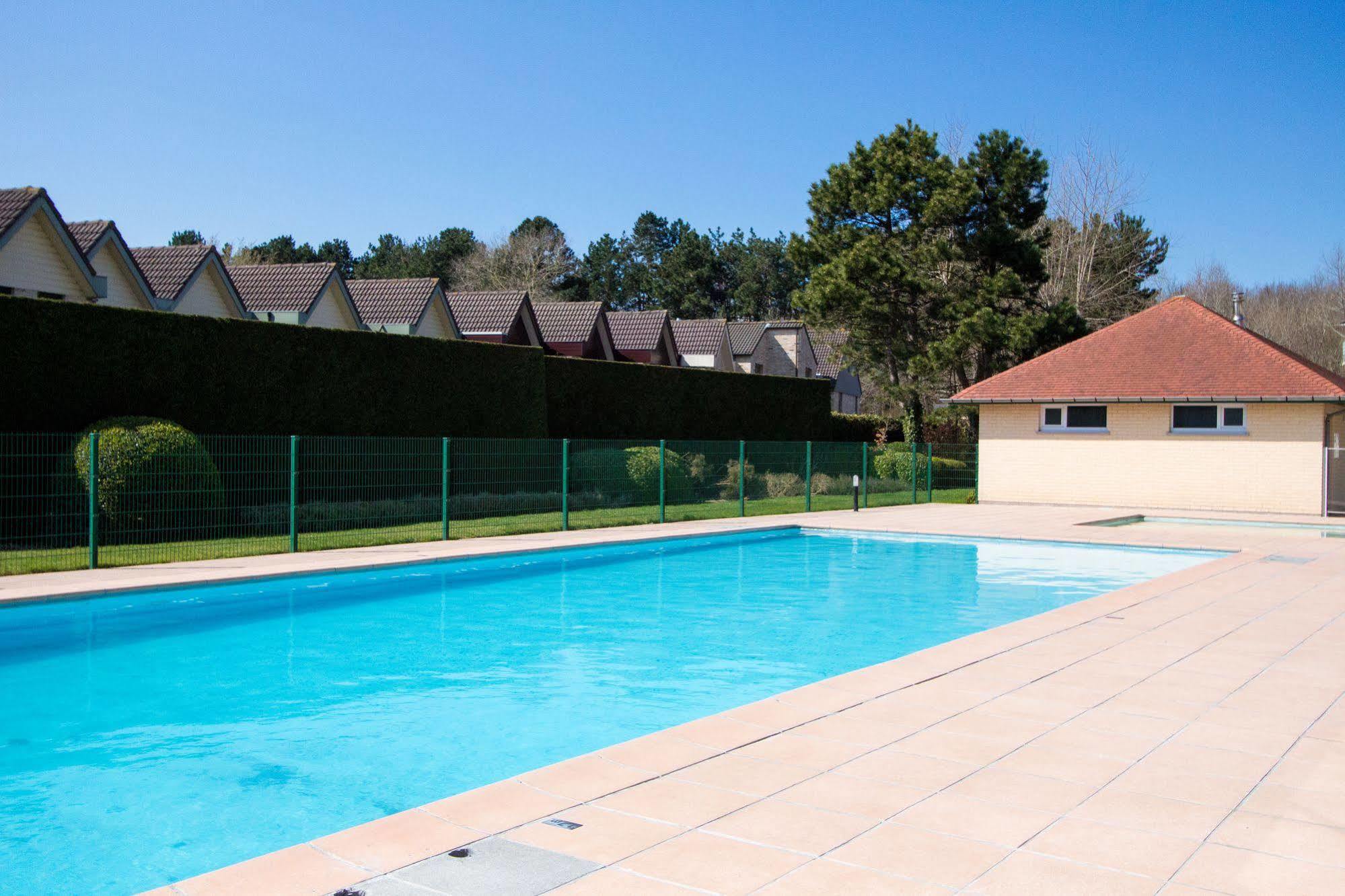 Holiday Suites De Haan Bagian luar foto